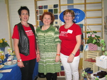 Marttaliiton hallituksen puheenjohtaja Lea Sairanen vieraili messuosastolla